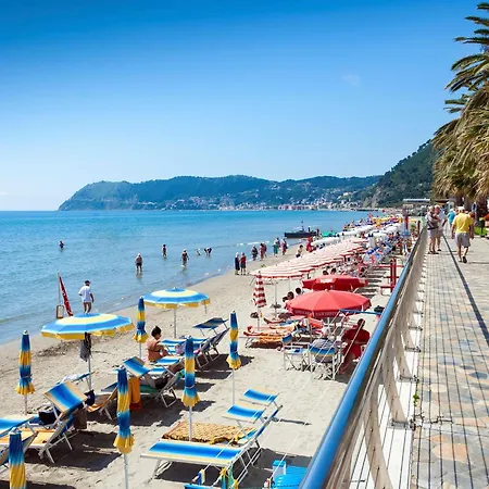 Sea Eagle Pool And Relax Alassio
